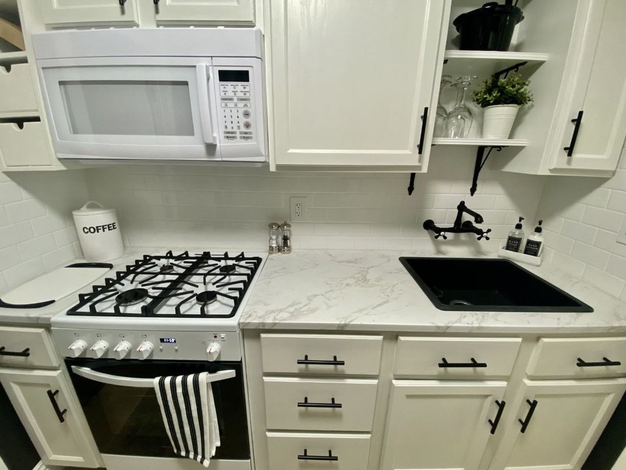 1979 Yolanda St - Photo 2 of 17