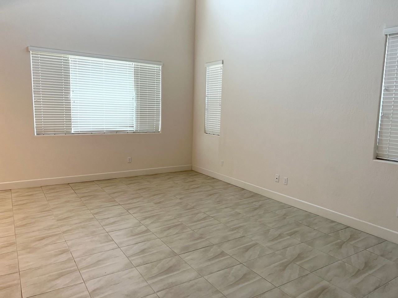 3423 Brimhall Ln - Photo 3 of 15