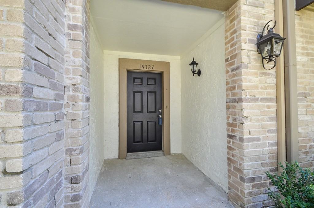 15327 Falmouth Ave - Photo 2 of 39