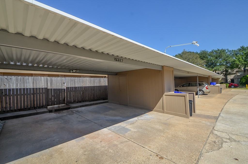 15327 Falmouth Ave - Photo 7 of 39