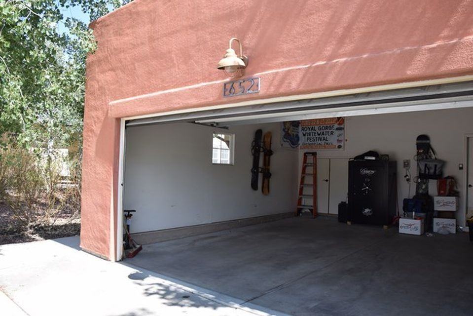 652 Cowboy Way - Photo 5 of 32