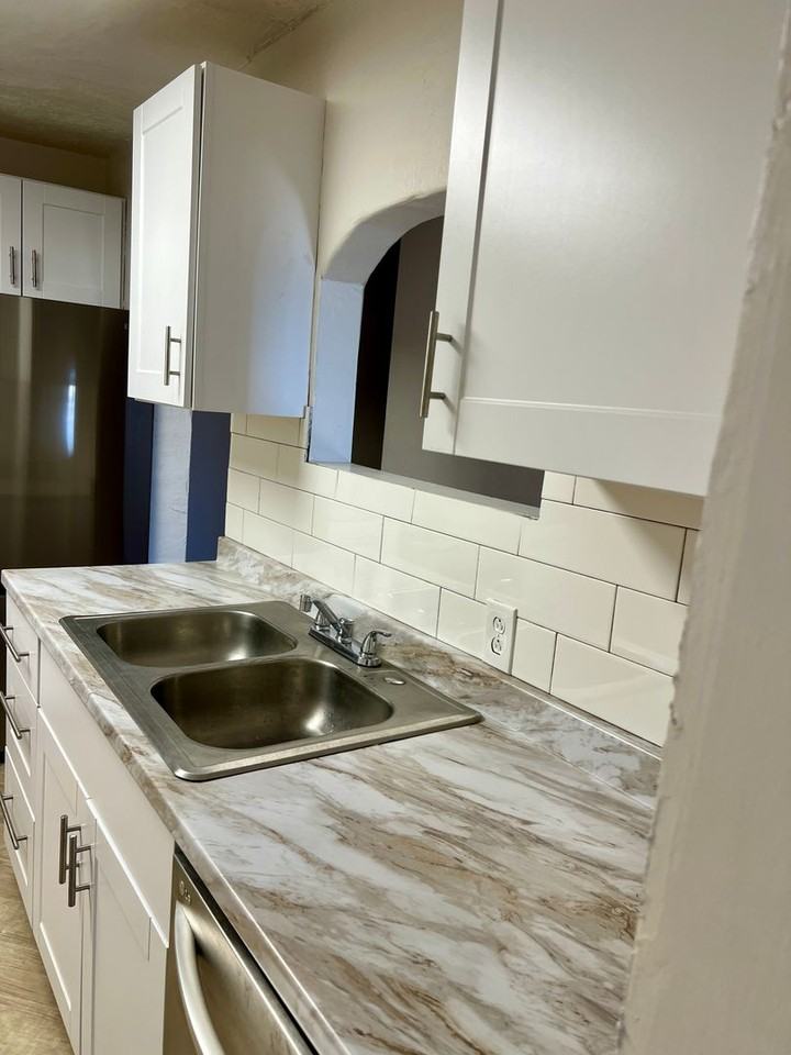 411 Cromwell Ave Sw - Photo 2 of 9