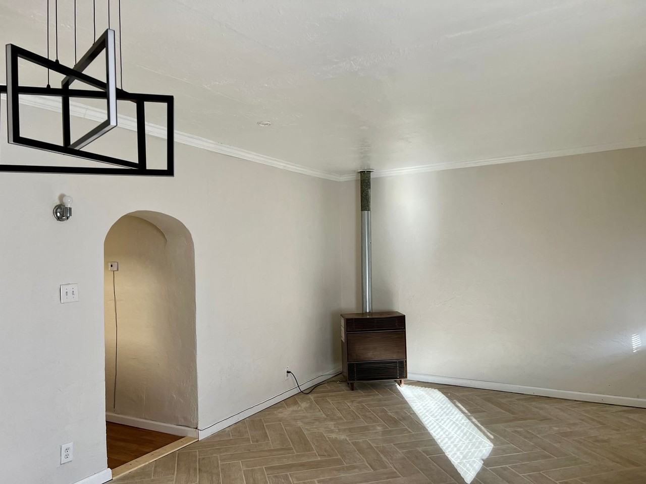 411 Cromwell Ave Sw - Photo 4 of 9