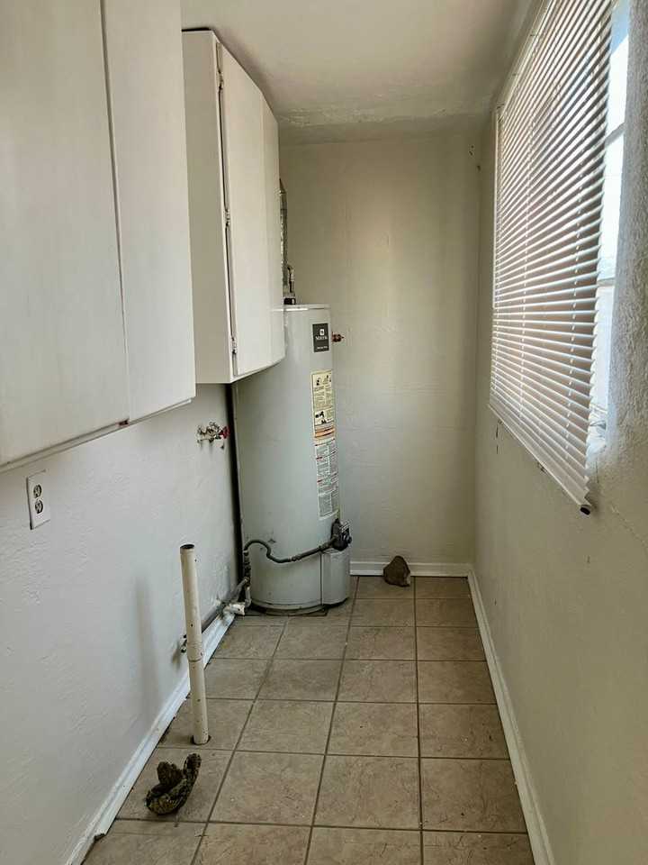 411 Cromwell Ave Sw - Photo 6 of 9