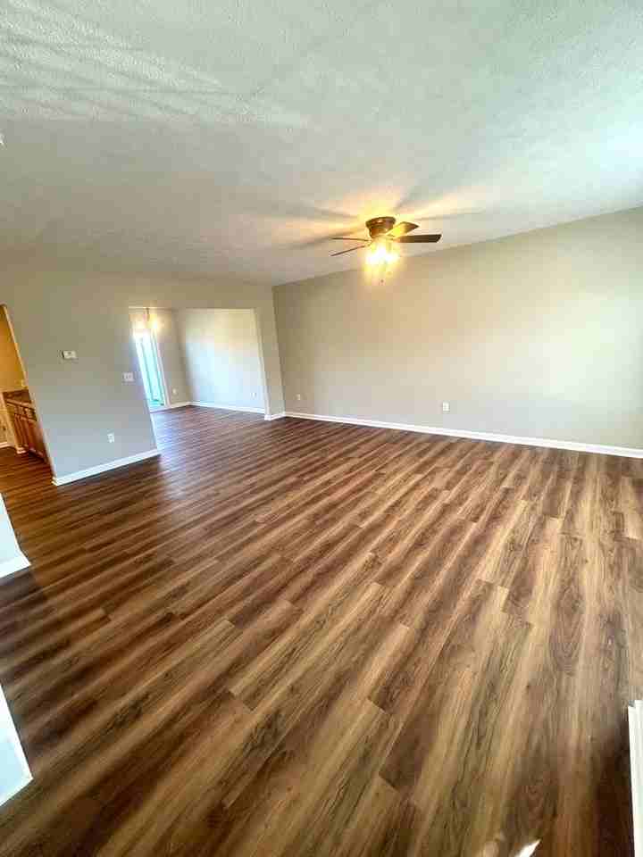 441 Leslie Ct - Photo 2 of 15