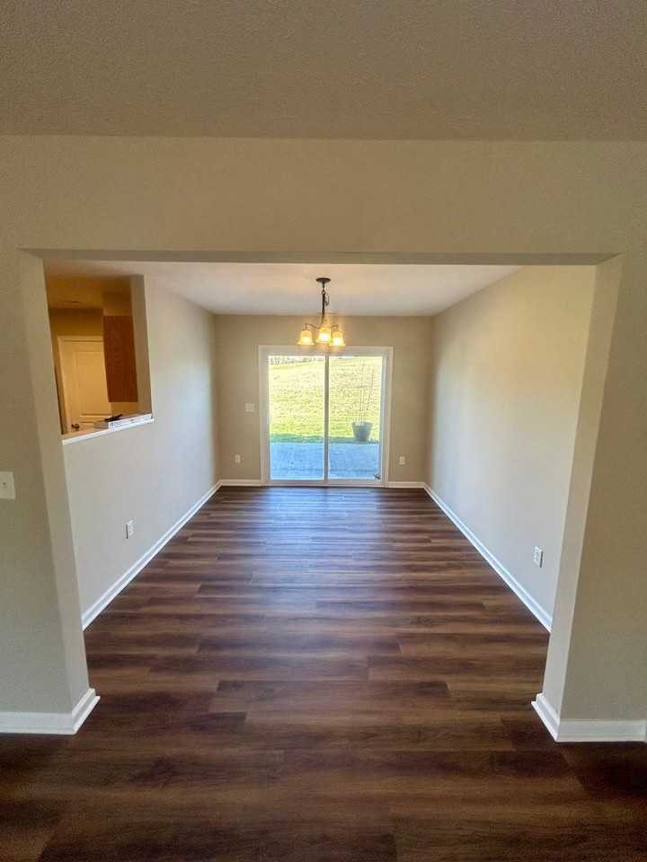 441 Leslie Ct - Photo 4 of 15