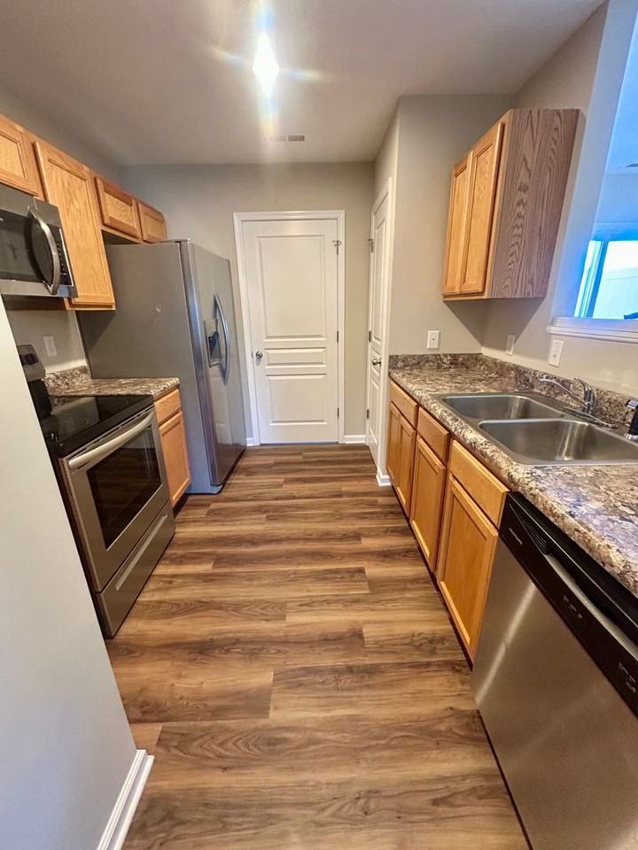 441 Leslie Ct - Photo 5 of 15