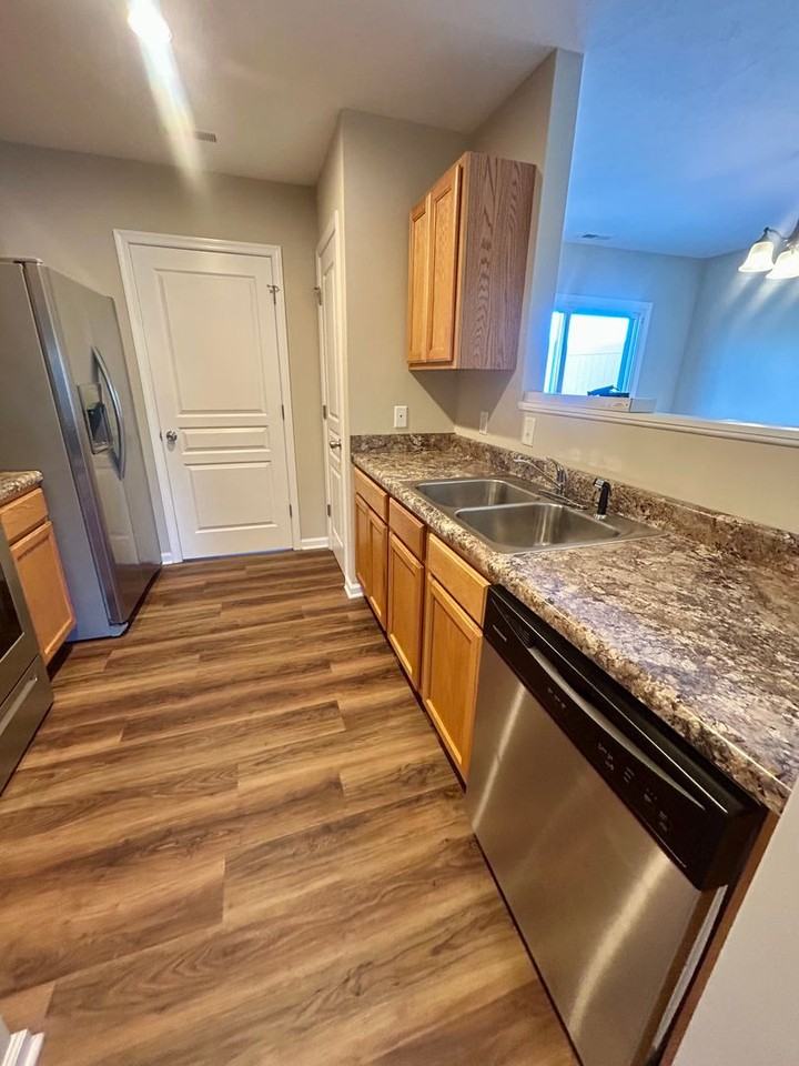 441 Leslie Ct - Photo 6 of 15