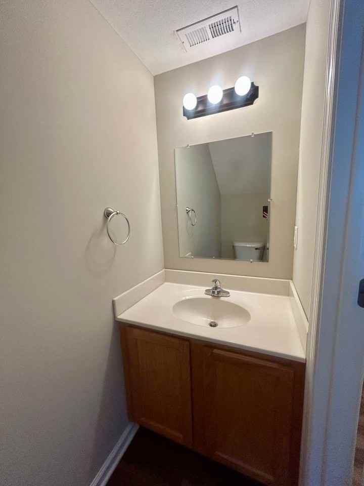 441 Leslie Ct - Photo 7 of 15