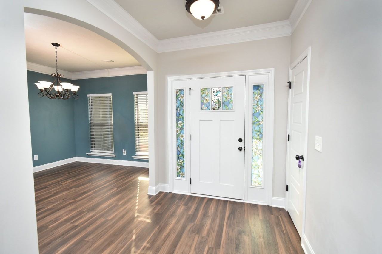 734 Holderness Ct - Photo 3 of 23