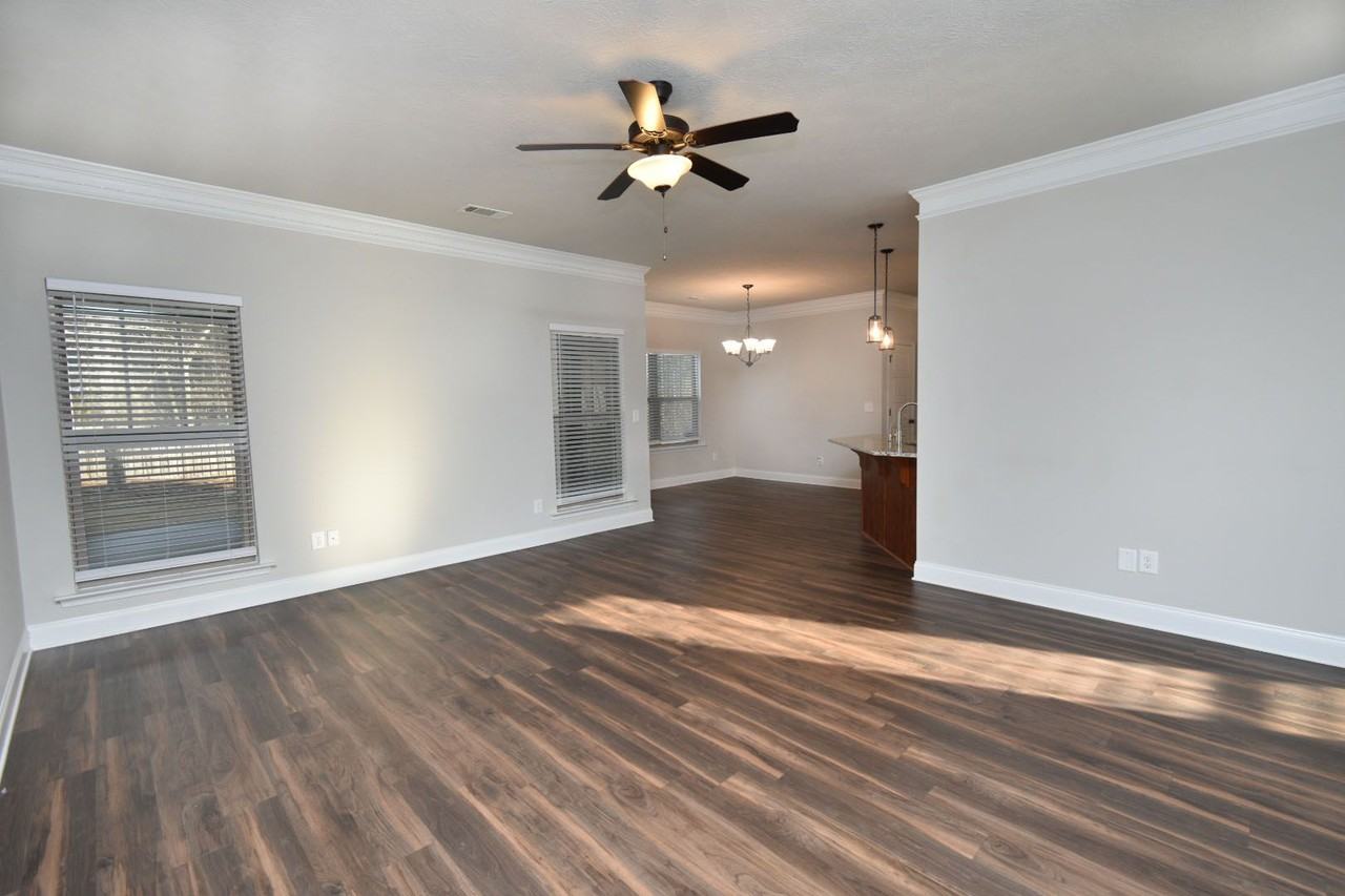 734 Holderness Ct - Photo 5 of 23