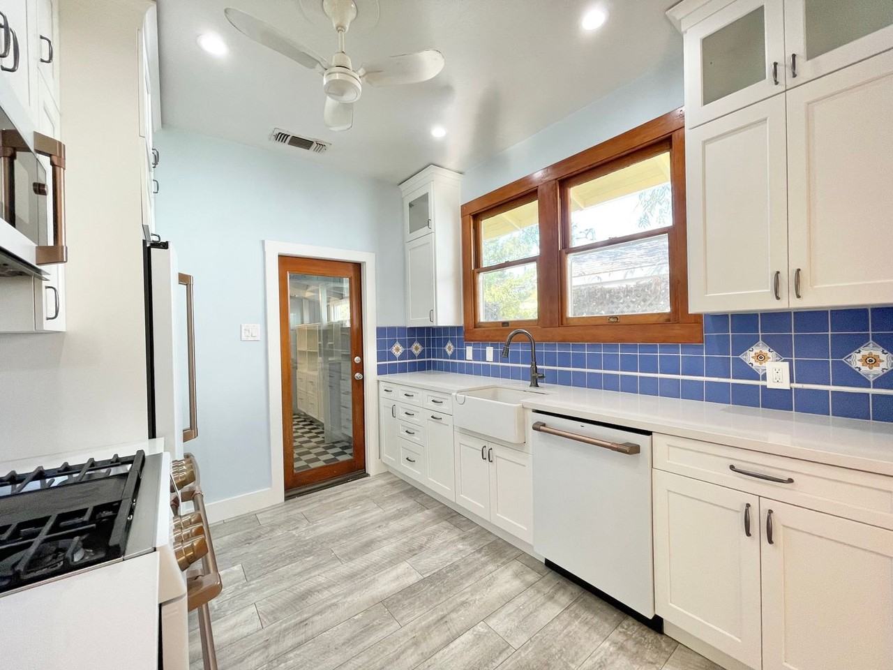 4941 10th Ave - Photo 4 of 25