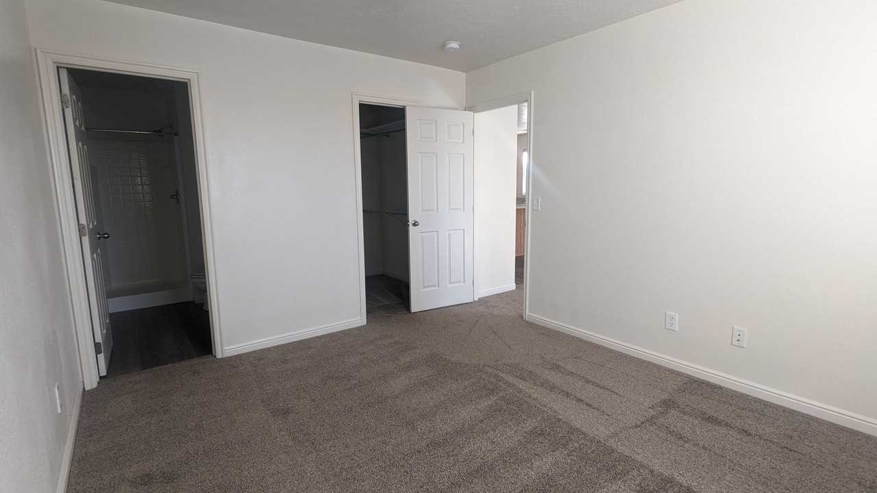 2115 N 550 W - Photo 5 of 10