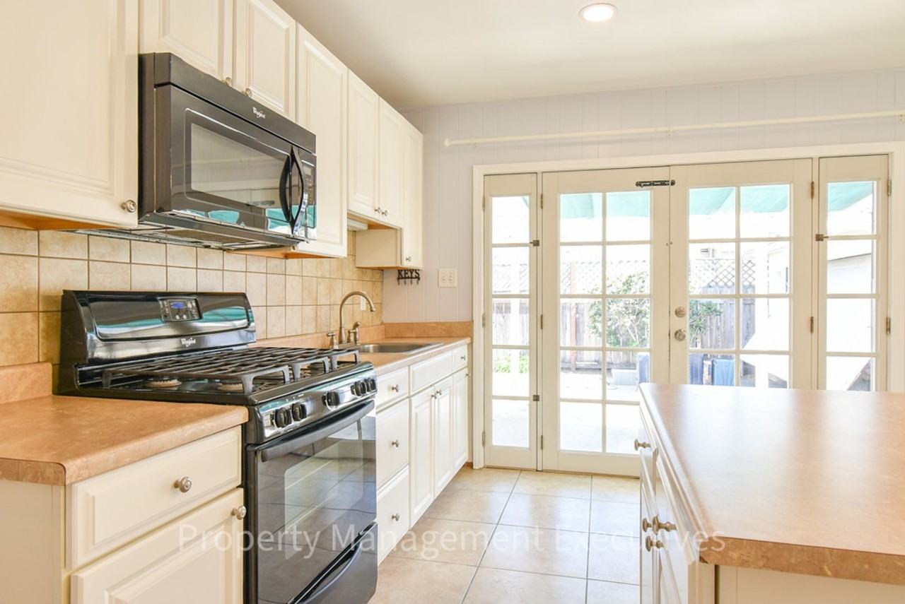 4819 Narragansett Ave - Photo 6 of 10