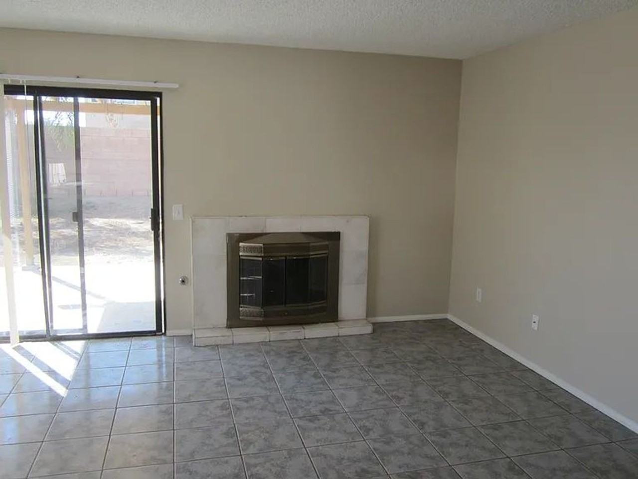 15355 Los Estados St - Photo 5 of 20