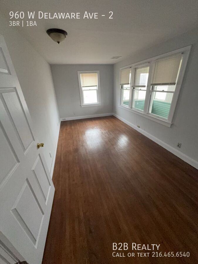 960 W Delaware Ave Uppr #2 - Photo 2 of 15