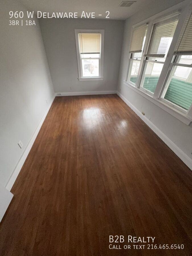 960 W Delaware Ave Uppr #2 - Photo 4 of 15