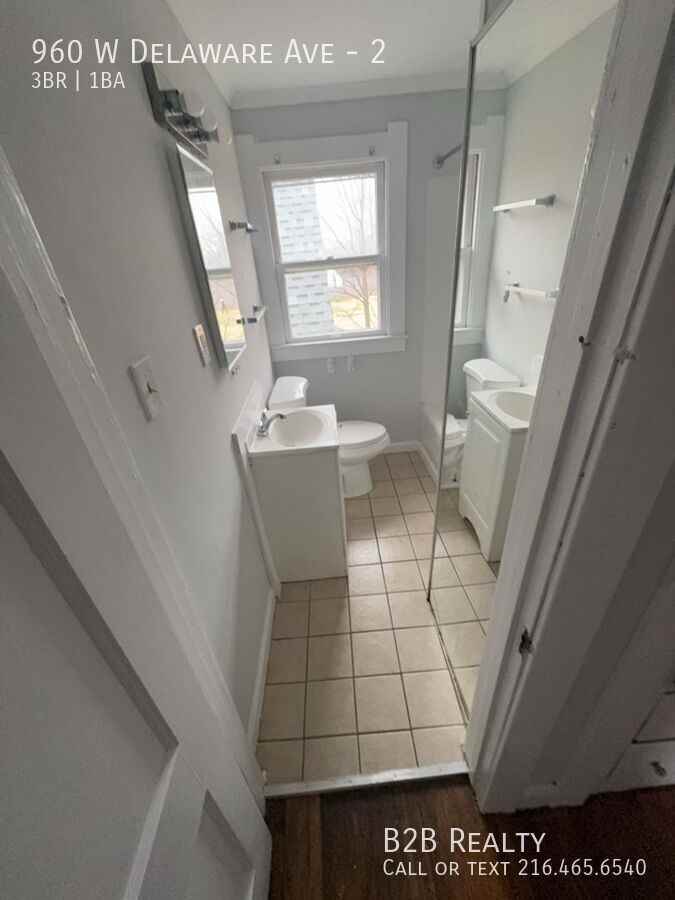 960 W Delaware Ave Uppr #2 - Photo 5 of 15