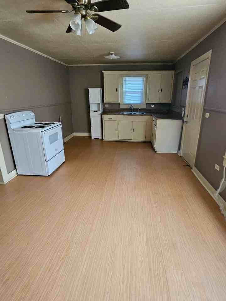 124 Michael St - Photo 3 of 5