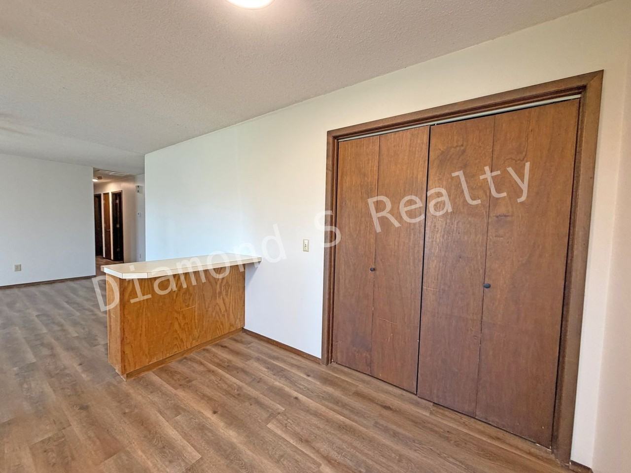 1106 W Mcgee St - Photo 4 of 13