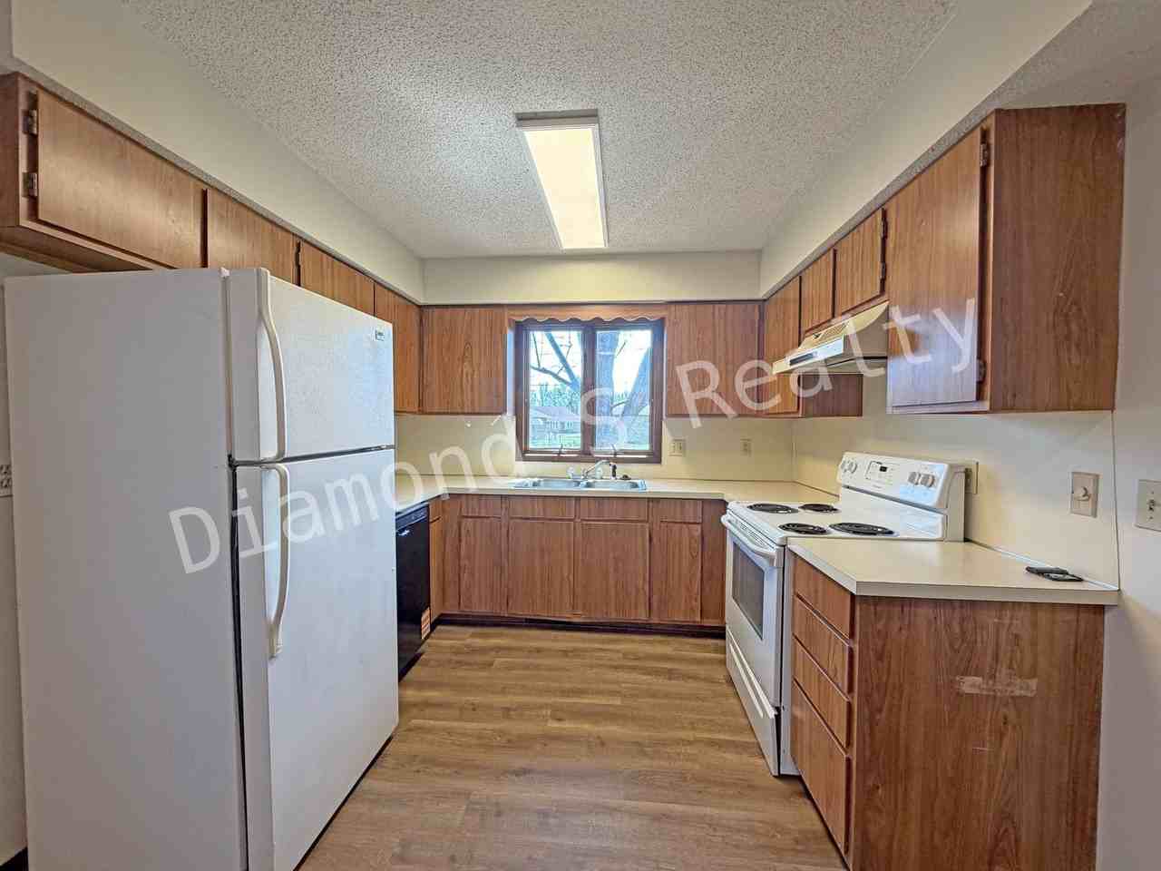 1106 W Mcgee St - Photo 6 of 13