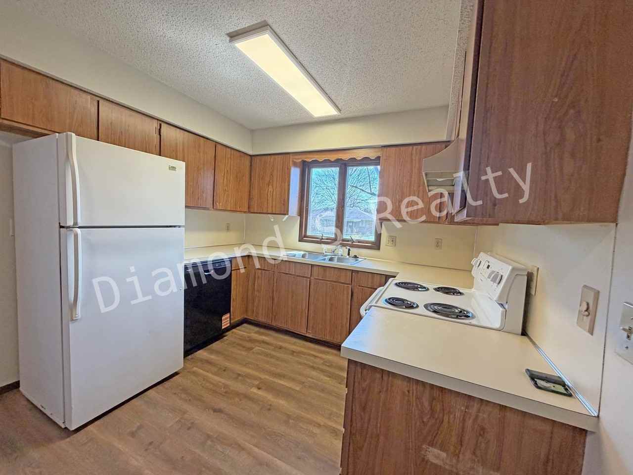 1106 W Mcgee St - Photo 7 of 13