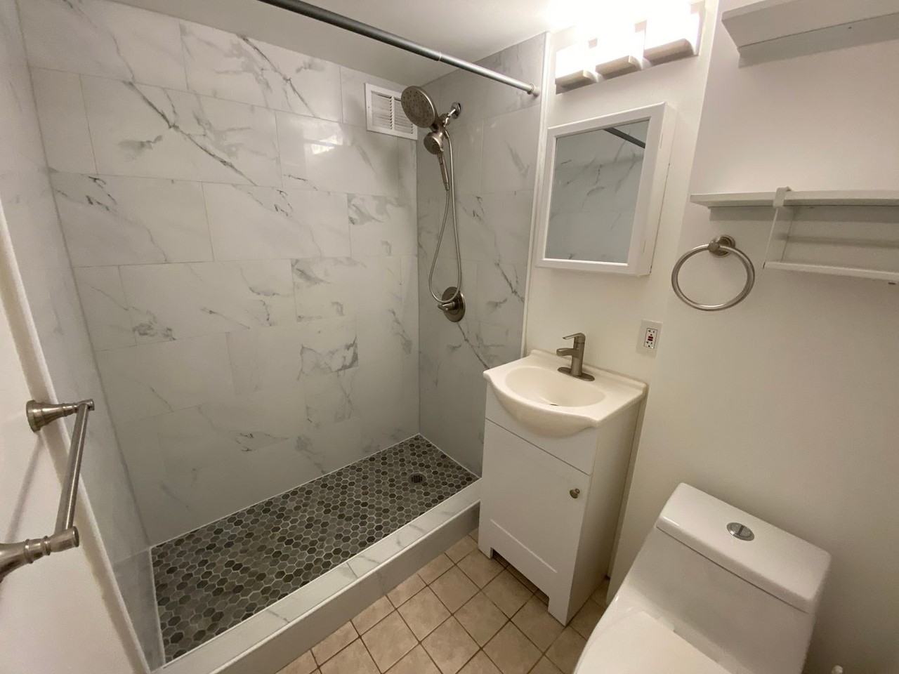 1415 Victoria St #114 - Photo 5 of 6