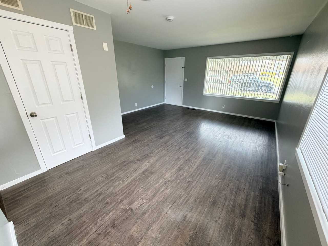 1255 Montana St - Photo 4 of 17