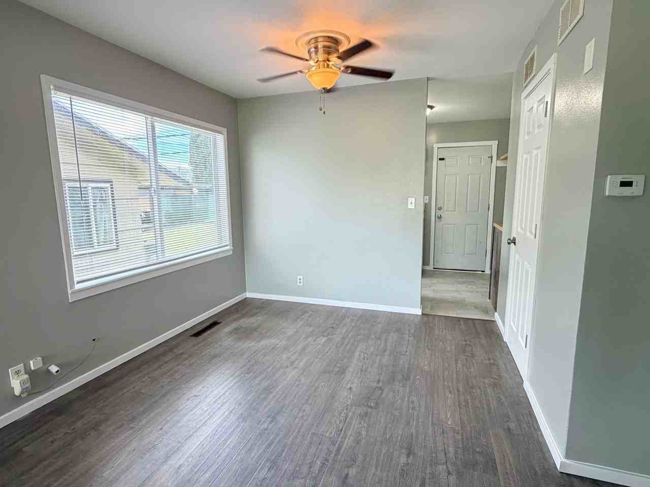 1255 Montana St - Photo 5 of 17