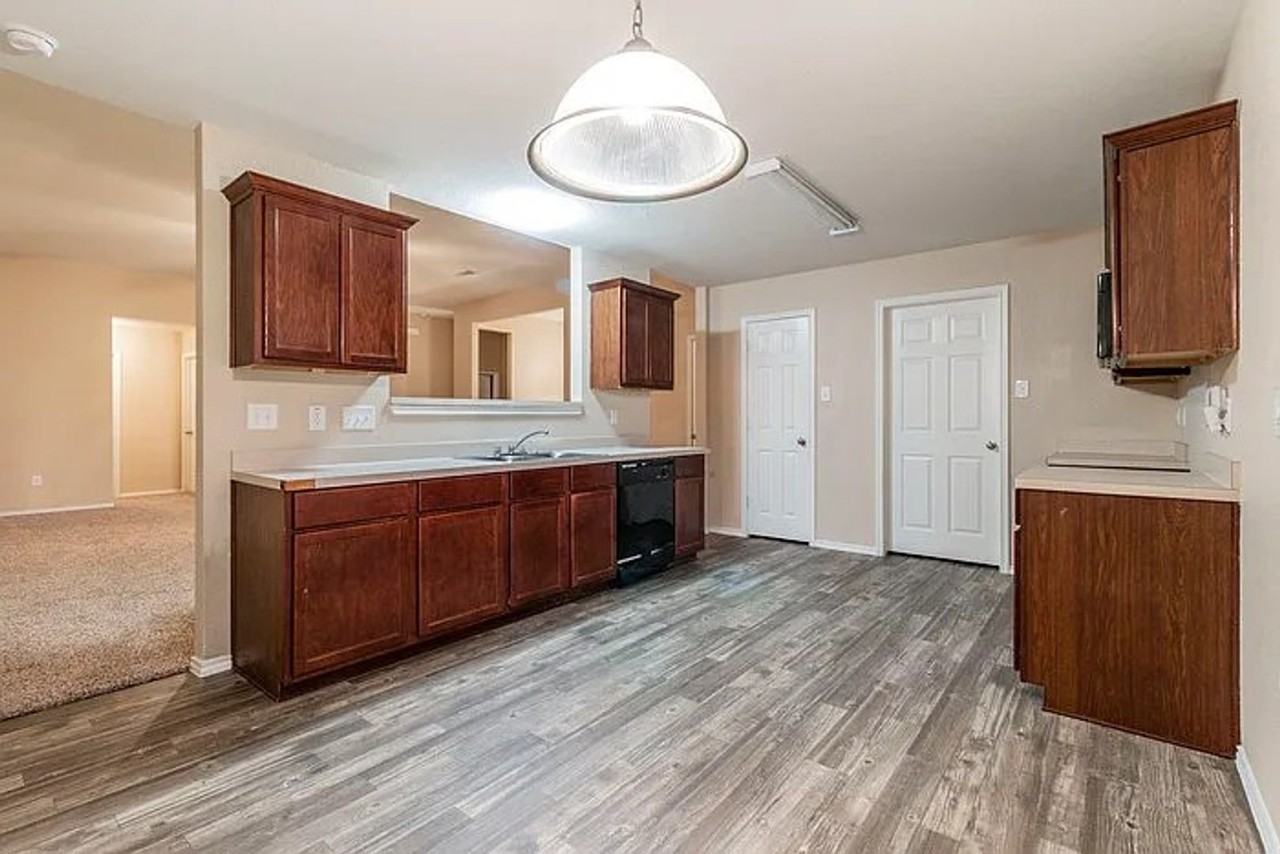 5801 Hercules Ave - Photo 3 of 13