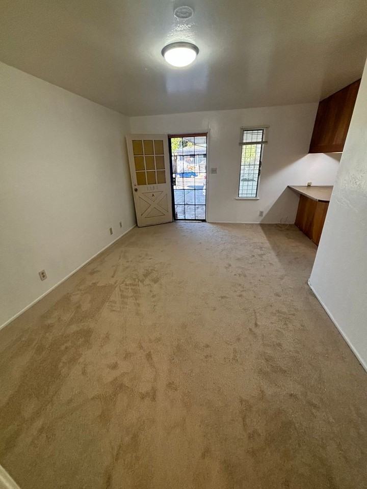 1119 Florida St - Photo 4 of 9