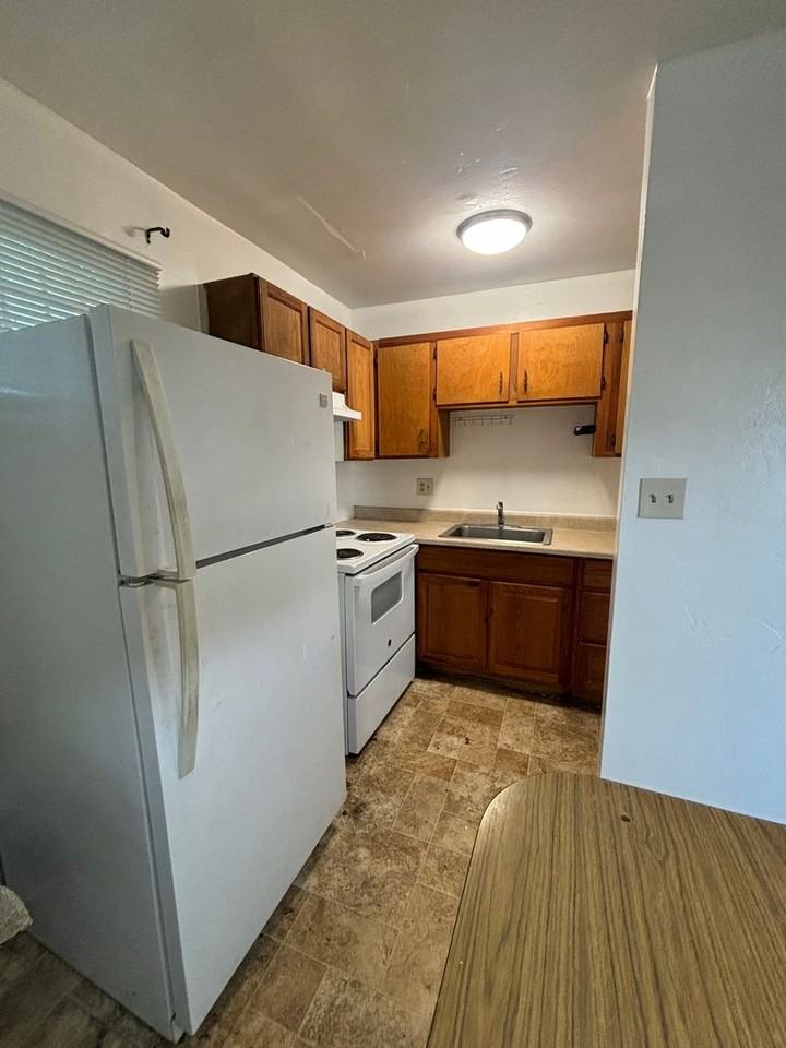 1119 Florida St - Photo 5 of 9