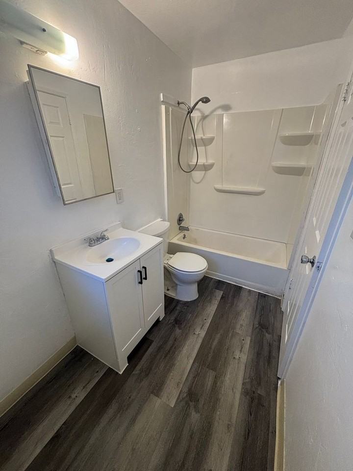 1119 Florida St - Photo 6 of 9