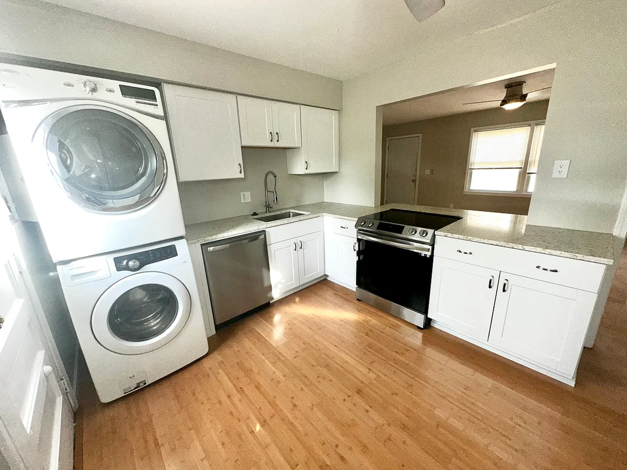 7330 S 71st St - Photo 4 of 10