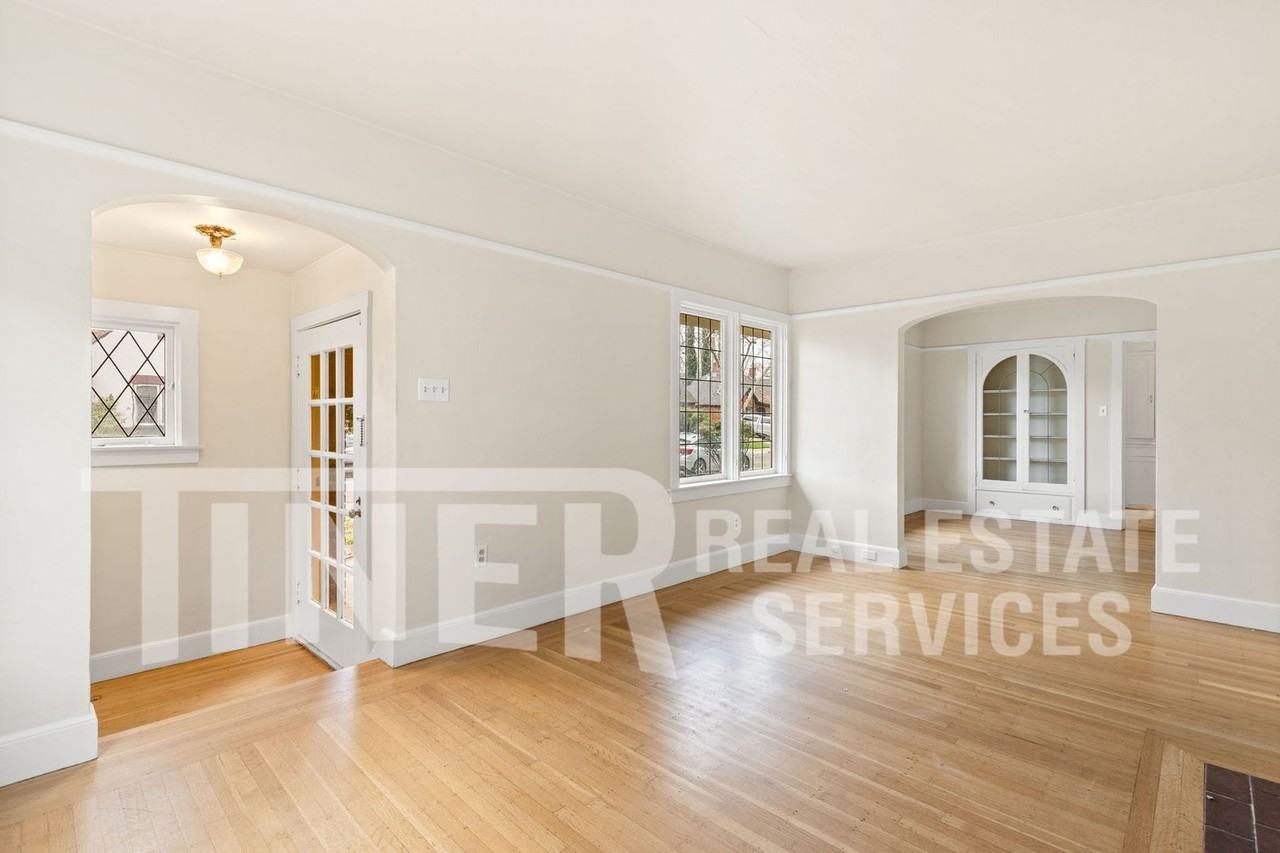 1701 41st St - Photo 3 of 22