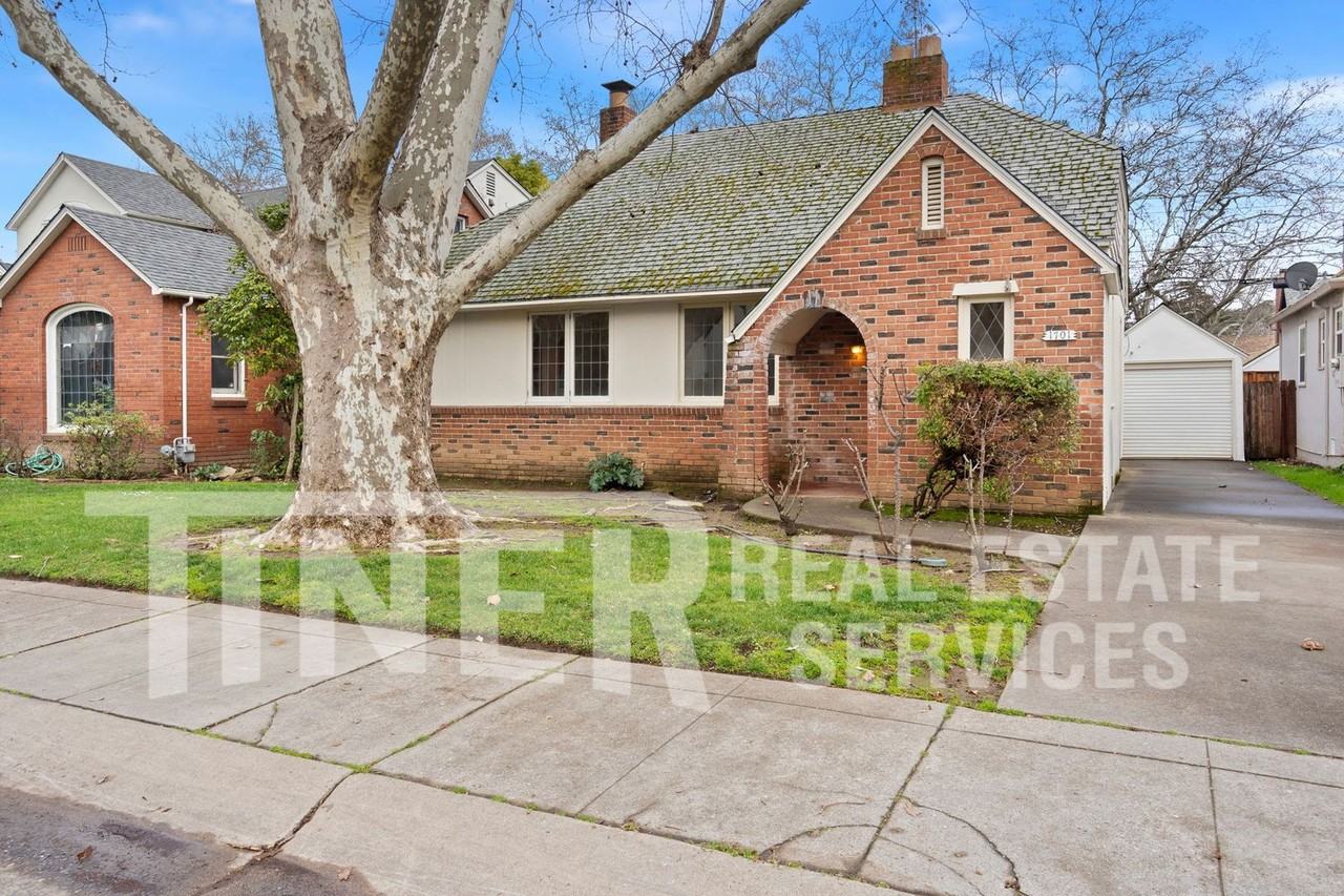 1701 41st St - Photo 5 of 22