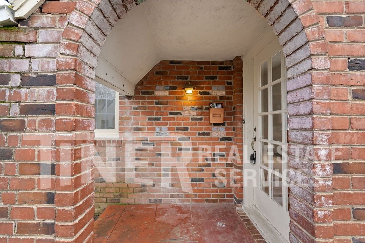 1701 41st St - Photo 6 of 22