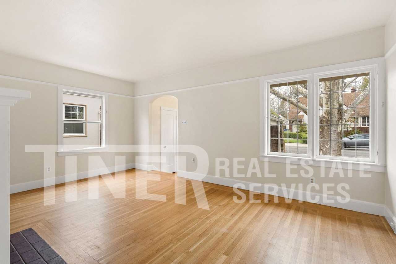 1701 41st St - Photo 7 of 22