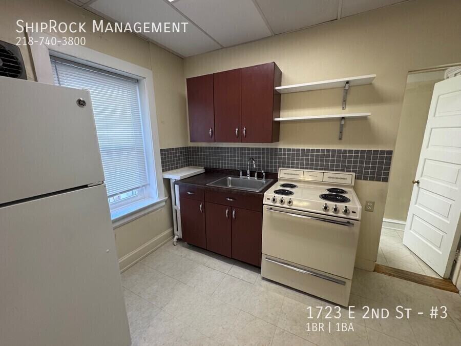 1723 E 2nd St #3 - Photo 2 of 11