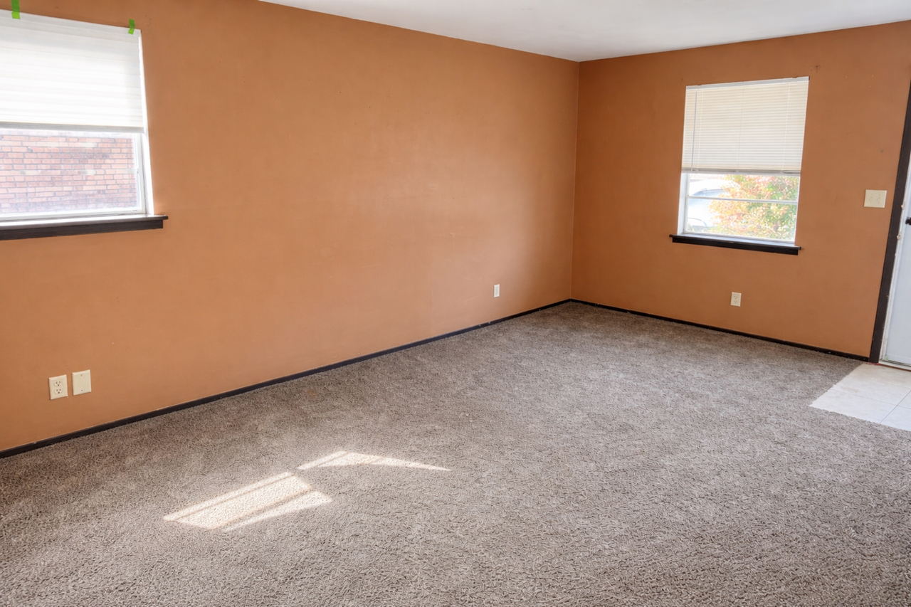 3551 S Lynn St - Photo 4 of 14