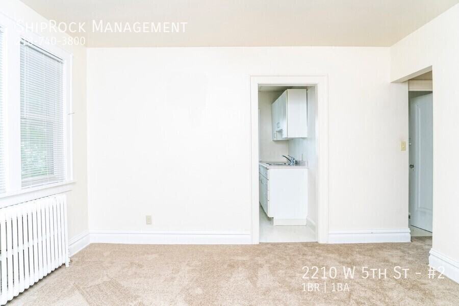 2210 W 5th St #2 - Photo 4 of 8