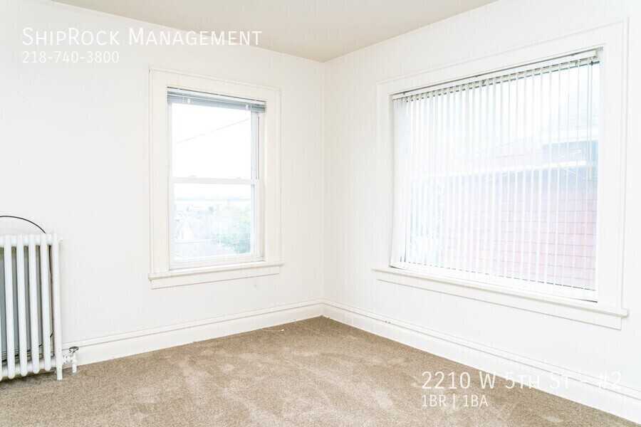 2210 W 5th St #2 - Photo 7 of 8