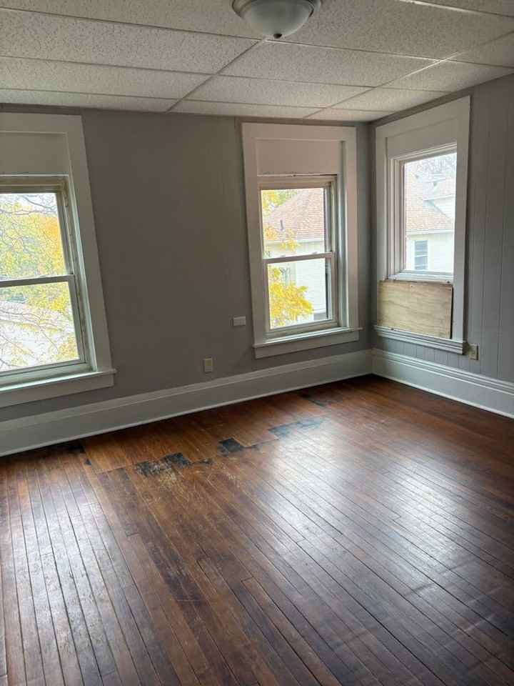 225 Allen St #4 - Photo 3 of 6