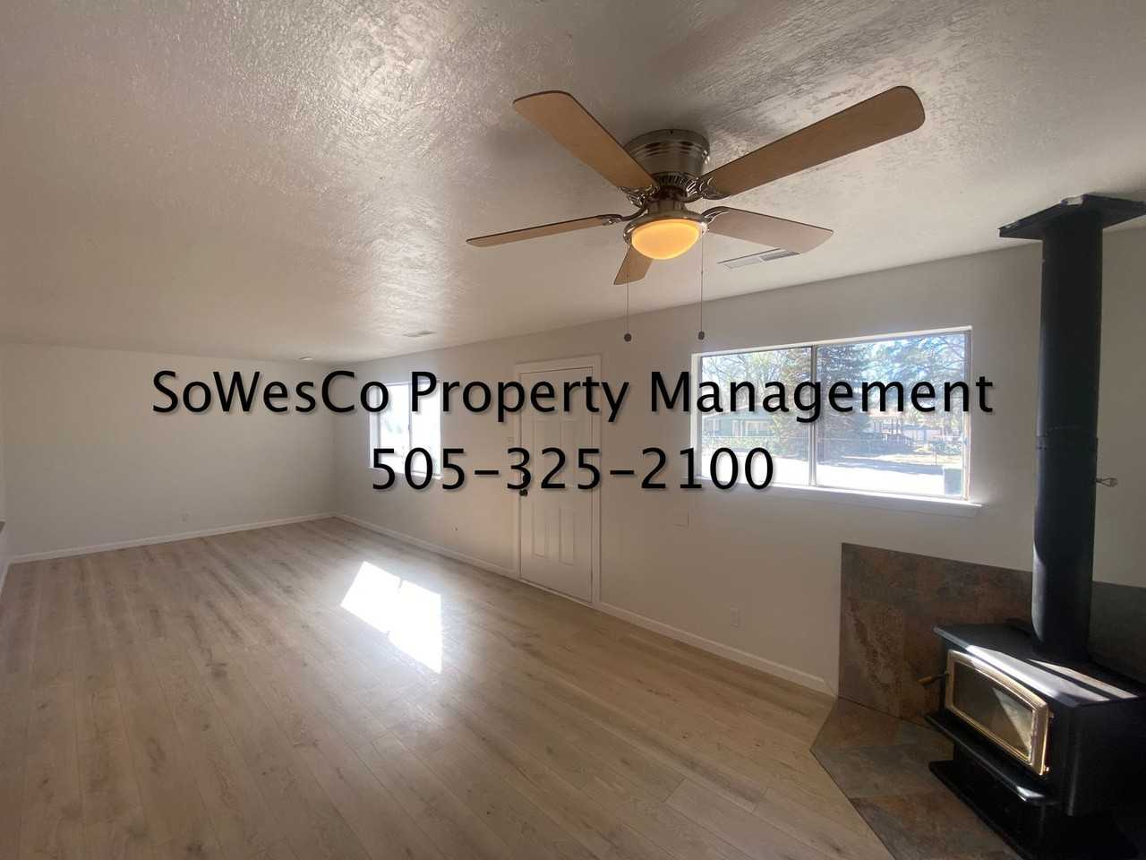 110 E Oak St - Photo 3 of 14