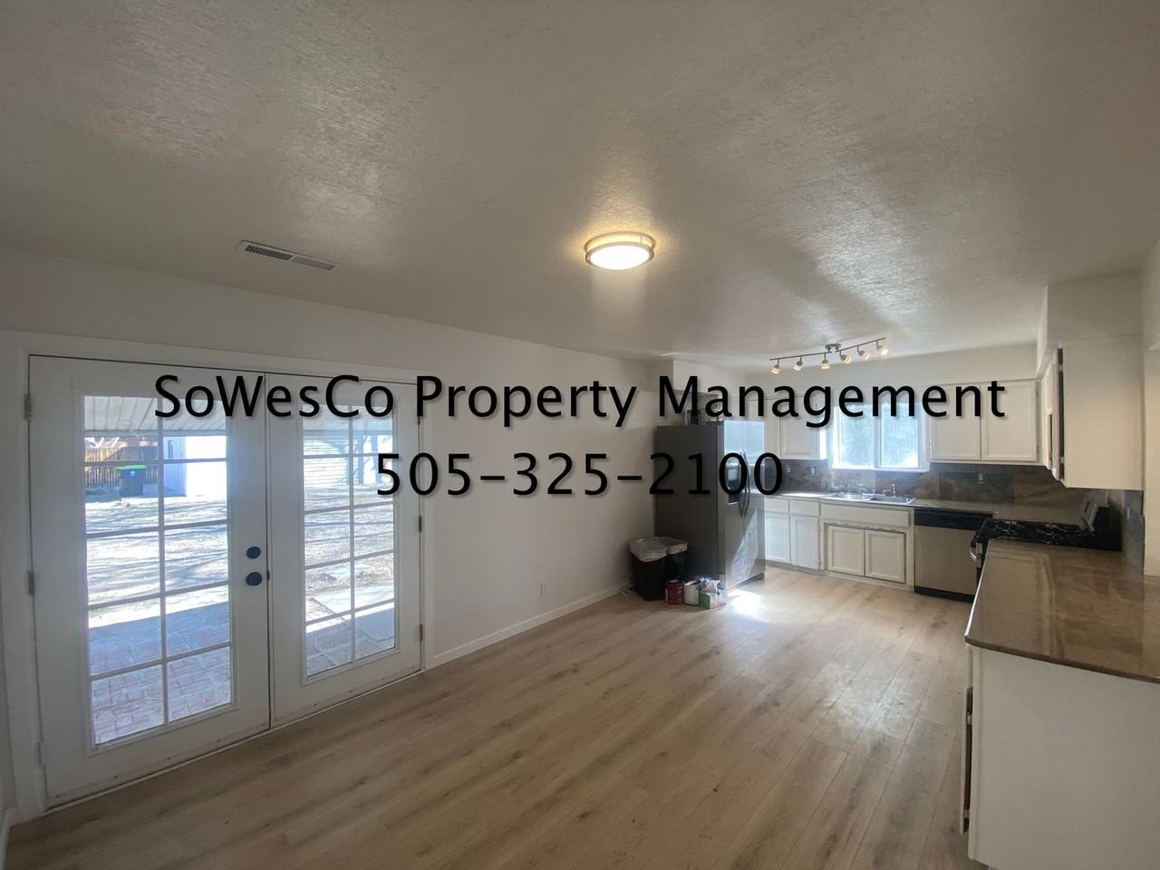 110 E Oak St - Photo 4 of 14