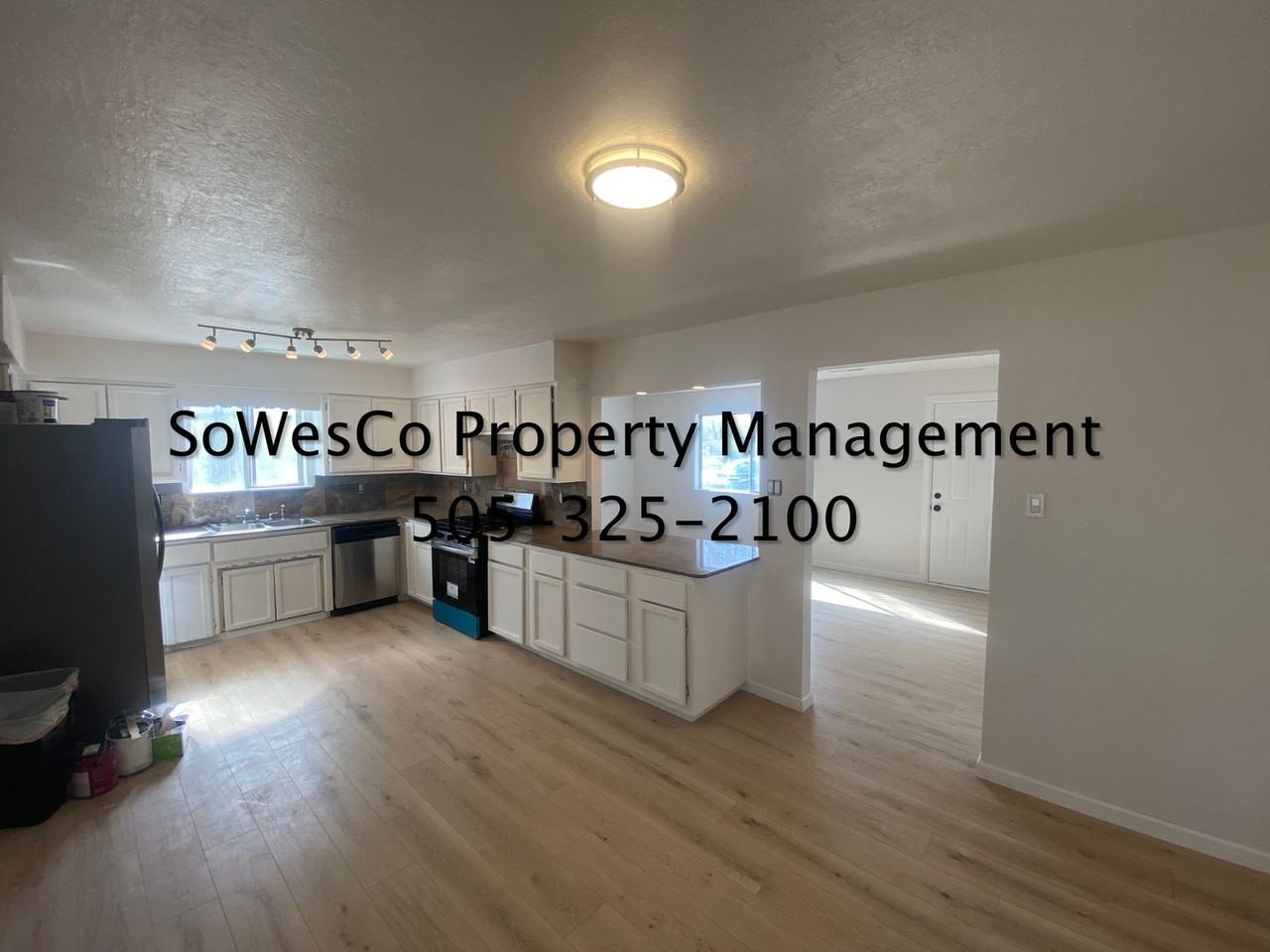 110 E Oak St - Photo 5 of 14