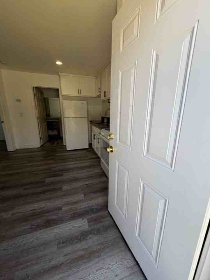 3320 W 66th St - Photo 3 of 8