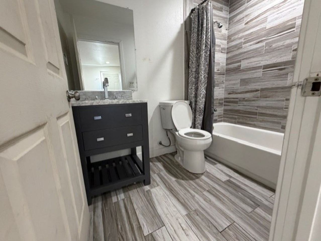 3320 W 66th St - Photo 4 of 8