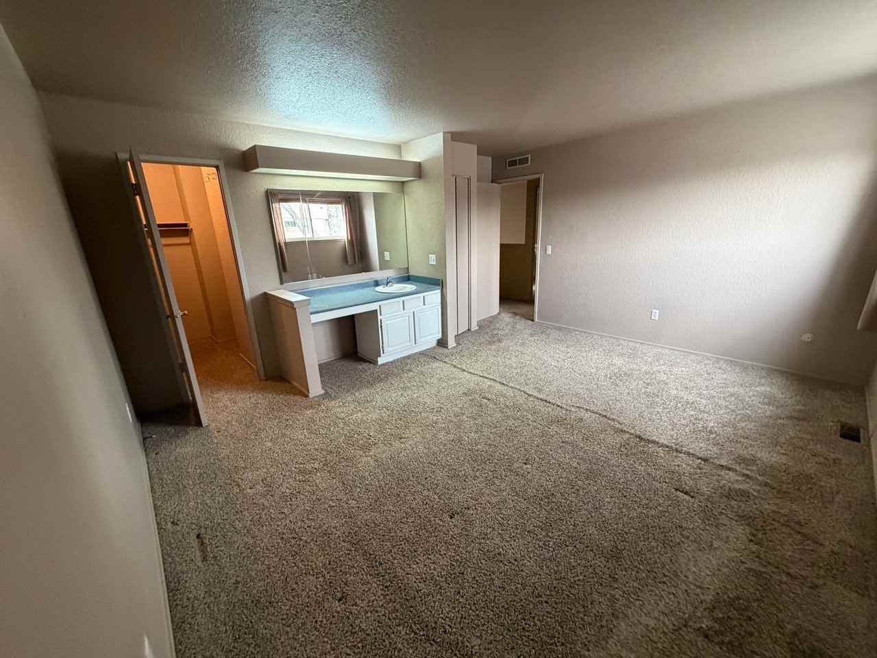 2914 Millice Ave - Photo 4 of 13