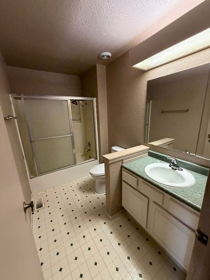 2914 Millice Ave - Photo 7 of 13